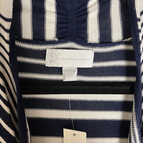 New York & Company woman's open cardigan vest, black and white stripped, size XL - Picture 3 of 4